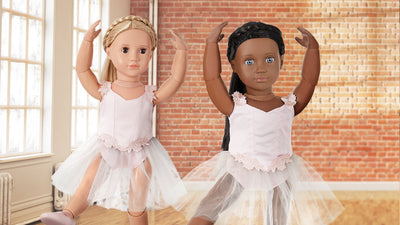 Dos muñecas de 46 cm practicando bailes de ballet